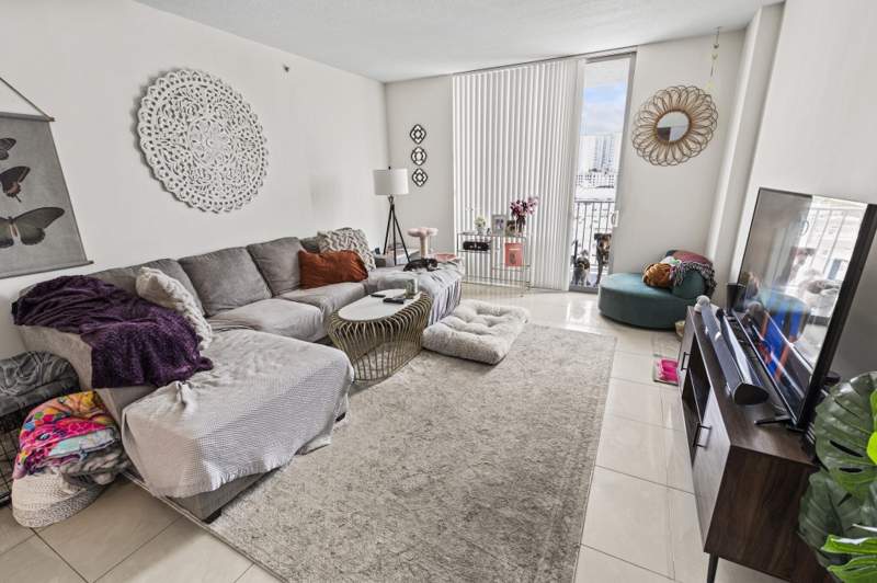 1 bedroom Condominium at 140 S Dixie Highway #823, Hollywood Station Res Condo, Hollywood — photo 3