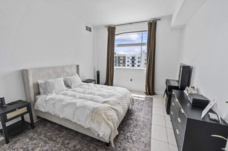 1 bedroom Condominium at 140 S Dixie Highway #1002, Hollywood Station Res Condo, Hollywood — photo 5