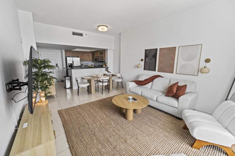 1 bedroom Condominium at 140 S Dixie Highway #1002, Hollywood Station Res Condo, Hollywood — photo 2