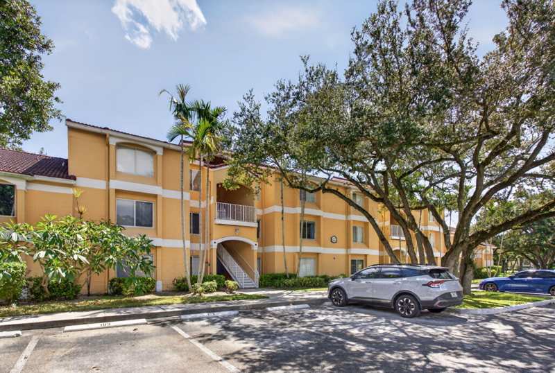 2 bedroom Condominium at 2425 NW 33rd Street #1309, Sailboat Pointe Condo, Oakland Park — photo 1