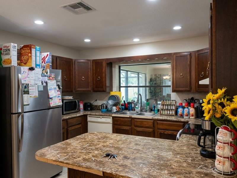 3 bedroom Single Family Residence at 637 SE Thornhill Drive, Port St Lucie Section 13, Port St. Lucie — photo 3