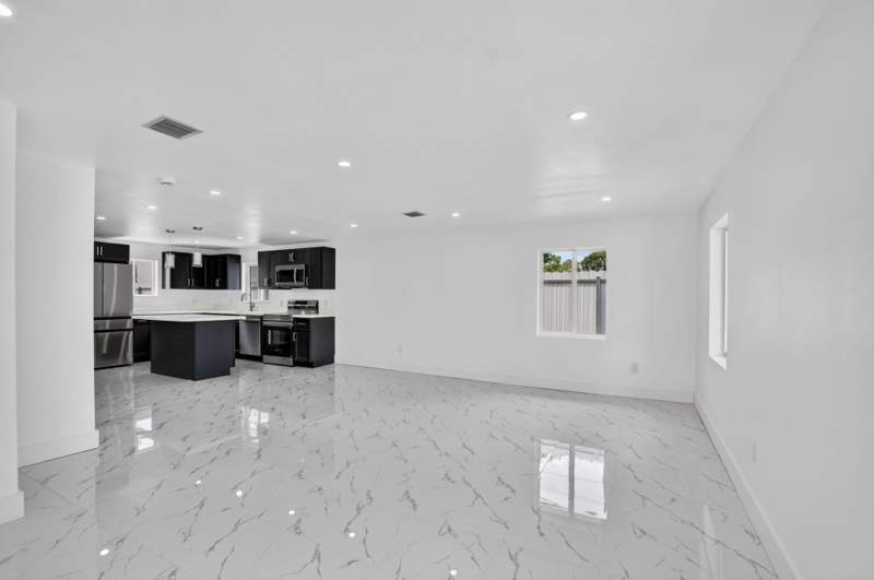 4 bedroom Single Family Residence at 182 SW 6 Street, Carver Heights First Add, Deerfield Beach — photo 4