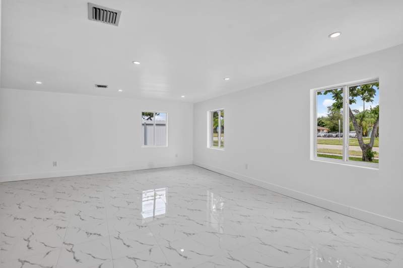 4 bedroom Single Family Residence at 182 SW 6 Street, Carver Heights First Add, Deerfield Beach — photo 5