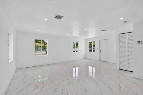 182 SW 6 Street, Deerfield Beach FL - photo 8 of 38