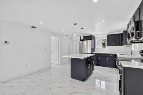 182 SW 6 Street, Deerfield Beach FL - photo 9 of 38