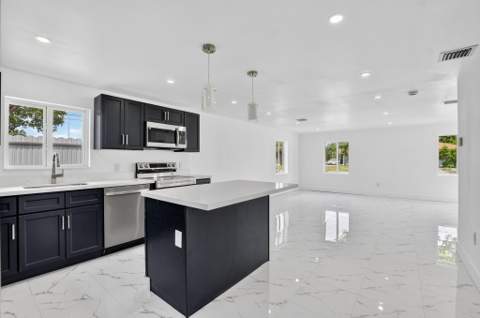 182 SW 6 Street, Deerfield Beach FL - photo 13 of 38
