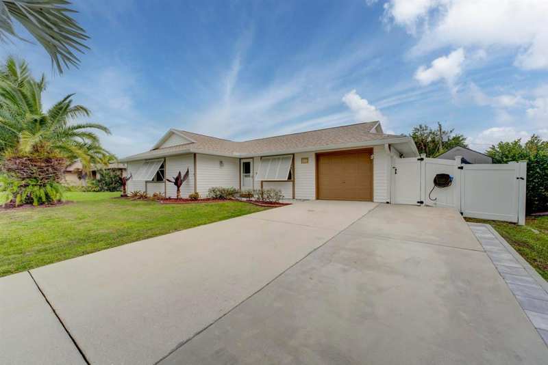 3 bedroom Single Family Residence at 637 SW Granadeer Street, Port St Lucie Section 27, Port St. Lucie — photo 1