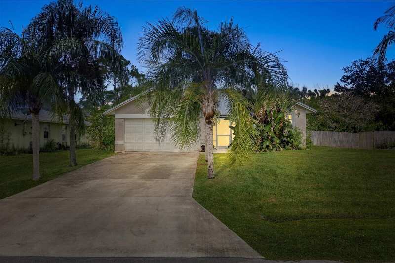 3 bedroom Single Family Residence at 764 NE Eastlake Street, Port St Lucie Section 26, Port St. Lucie — photo 1