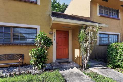 3254 N Pine Island Road, Sunrise FL - photo 6 of 38