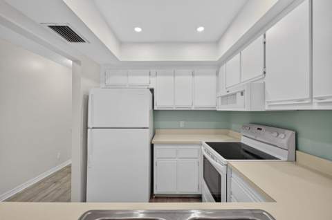 803 SE Central Parkway #9, Stuart FL - photo 11 of 45