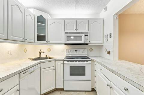 314 Knotty Pine Circle #C-1, Greenacres FL - photo 11 of 25