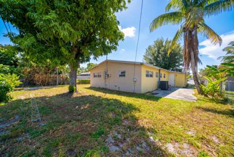 130 NE 21st Court, Pompano Beach FL - photo 14 of 16