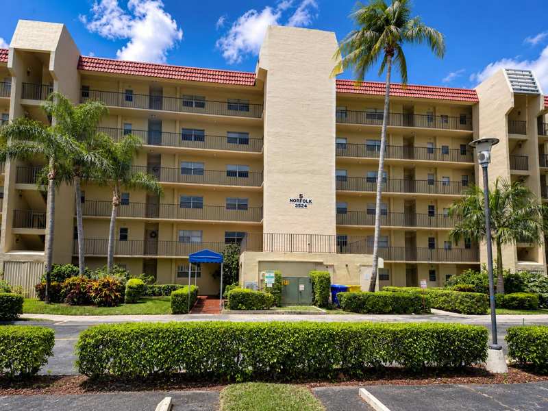 2 bedroom Condominium at 3524 Via Poinciana #Apt 104, Poinciana Place Condo 1,2,8 And 9, Lake Worth — photo 1