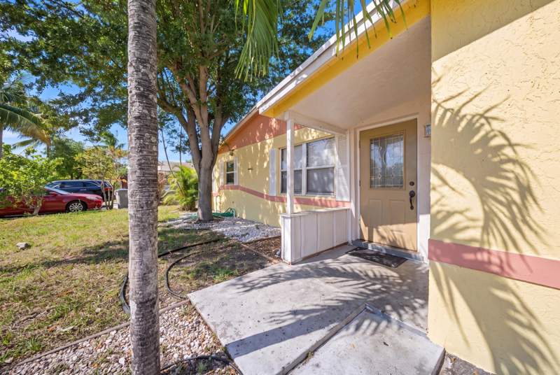 4 bedroom Single Family Residence at 130 NE 21st Court, Vera Villas 2nd Sec, Pompano Beach — photo 3
