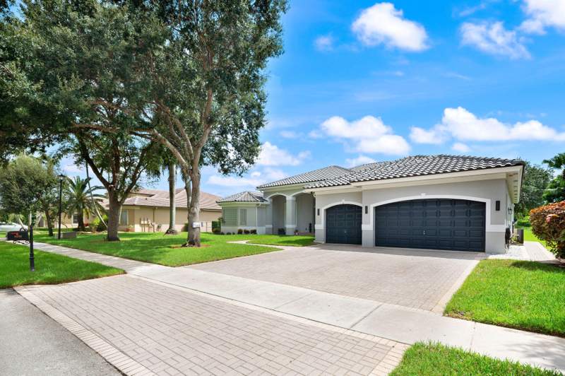 5 bedroom Single Family Residence at 3958 SW 140th Avenue, Imagination Farms East, Davie — photo 4