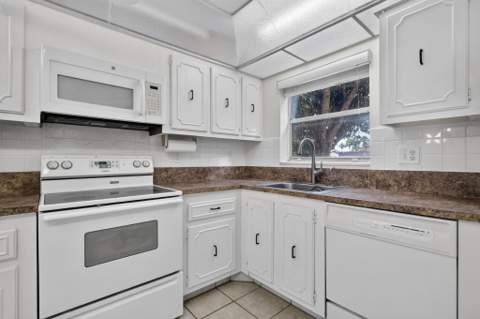 3524 Via Poinciana #Apt 104, Lake Worth FL - photo 12 of 27