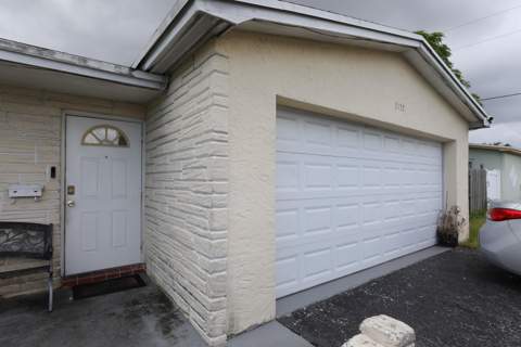 3132 NW 39th Court, Lauderdale Lakes FL - photo 6 of 39