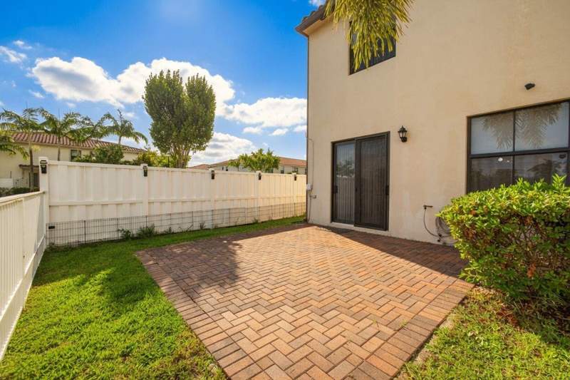 3 bedroom Single Family Residence at 3002 Butternut Lane, Mediterranea, Riviera Beach — photo 4