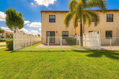 3002 Butternut Lane, Riviera Beach FL - photo 7 of 45