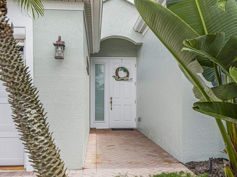 3 bedroom Single Family Residence at 3258 Lakeshore Drive, Lakeshore At Sands, A Condominium, Fort Pierce — photo 4
