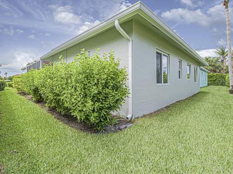 3258 Lakeshore Drive, Fort Pierce FL - photo 7 of 39