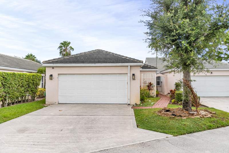 3 bedroom Villa at 1066 Island Manor Drive, Island Of River Bridge, Greenacres — photo 2