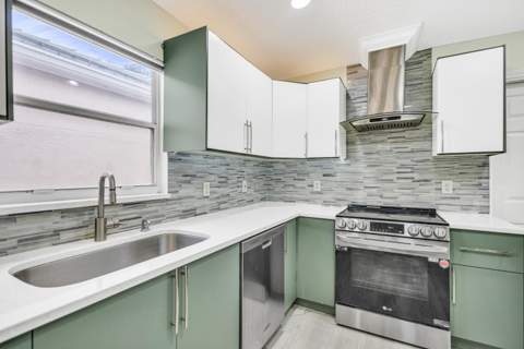 1066 Island Manor Drive, Greenacres FL - photo 10 of 32