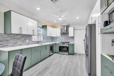 1066 Island Manor Drive, Greenacres FL - photo 13 of 32