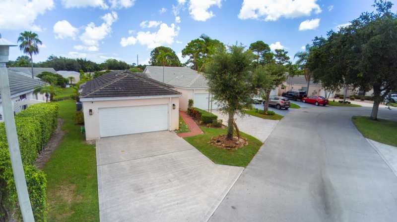 3 bedroom Villa at 1066 Island Manor Drive, Island Of River Bridge, Greenacres — photo 1