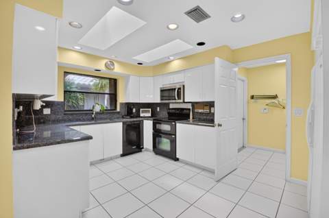 19380 Cedar Glen Drive, Boca Raton FL - photo 16 of 94