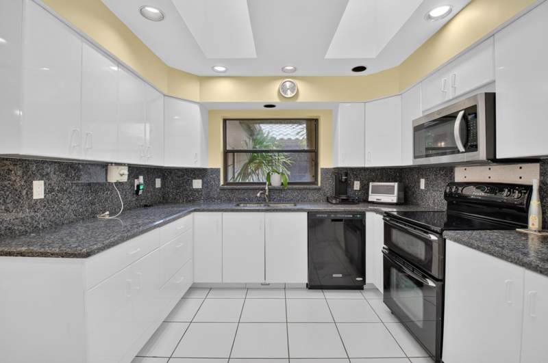 3 bedroom Single Family Residence at 19380 Cedar Glen Drive, Cedar Glen, Boca Raton — photo 4