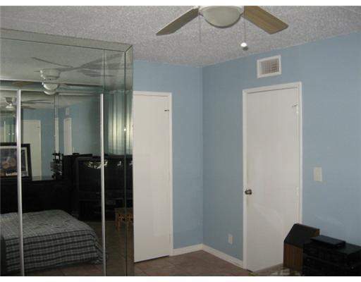 1 bedroom Condominium at 2400 NE 10th Street #305, Casa Verano Condo, Pompano Beach — photo 4