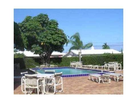 2400 NE 10th Street #305, Pompano Beach FL - photo 13 of 16