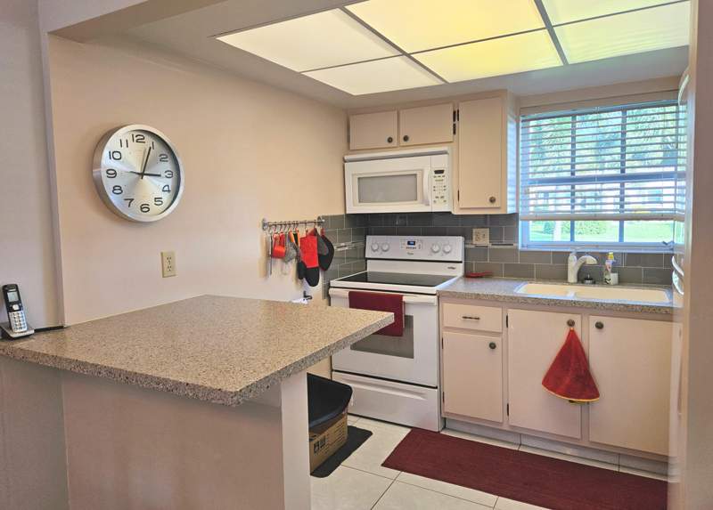 1 bedroom Villa at 2920 Crosley Drive #B, Cresthaven Villas 17 Condo, West Palm Beach — photo 5