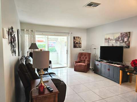 2920 Crosley Drive #B, West Palm Beach FL - photo 8 of 25