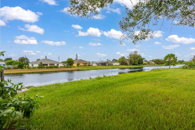4 bedroom Single Family Residence at 2386 SE Manor Avenue, Port St Lucie Section 30, Port St. Lucie — photo 4