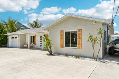 1051 SW 25th Avenue, Boynton Beach FL - photo 6 of 51