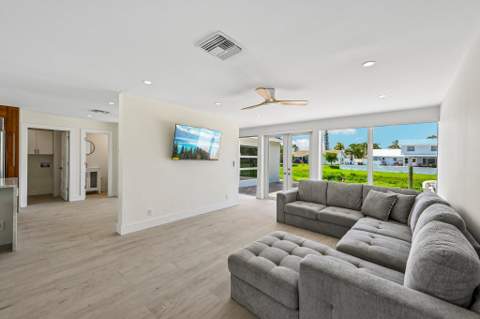 1051 SW 25th Avenue, Boynton Beach FL - photo 8 of 51