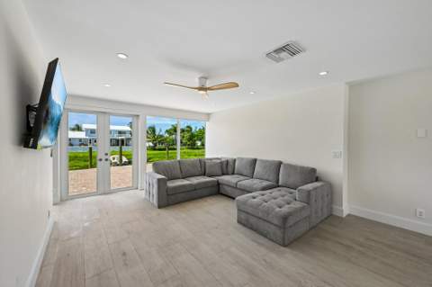 1051 SW 25th Avenue, Boynton Beach FL - photo 9 of 51
