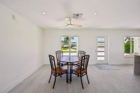 1051 SW 25th Avenue, Boynton Beach FL - photo 12 of 51