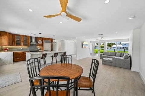 1051 SW 25th Avenue, Boynton Beach FL - photo 13 of 51