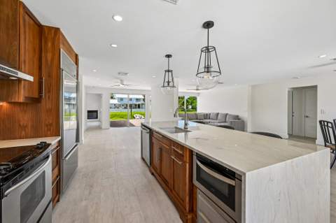 1051 SW 25th Avenue, Boynton Beach FL - photo 16 of 51