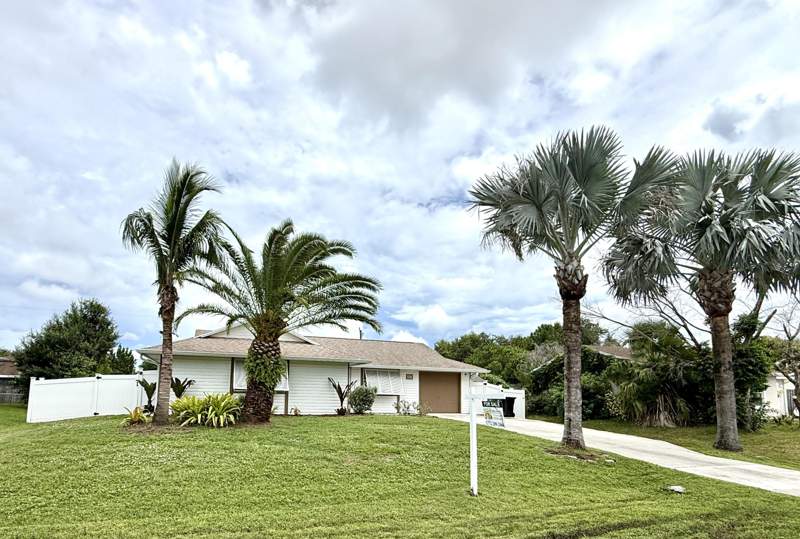 3 bedroom Single Family Residence at 637 SW Granadeer Street, Port St Lucie Section 27, Port St. Lucie — photo 2