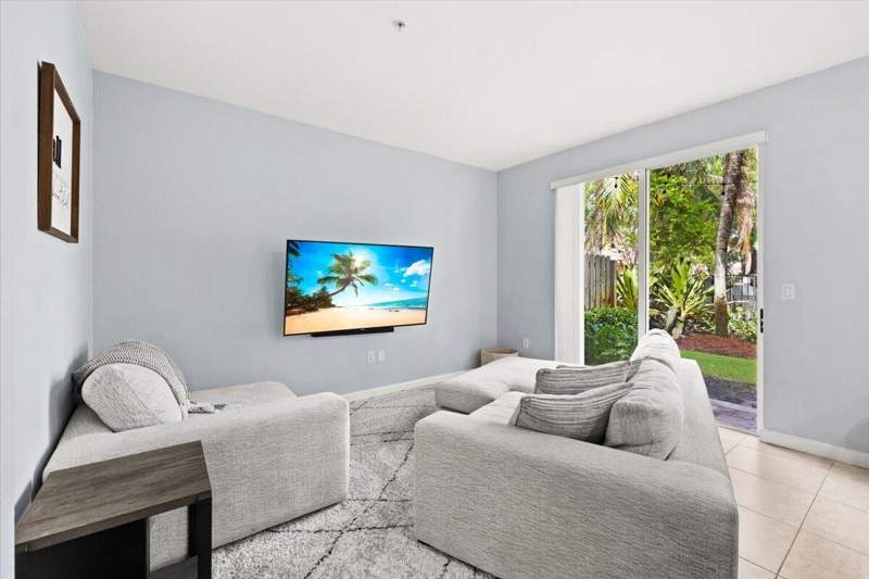 3 bedroom Townhouse at 130 Emerald Creek Terrace, Emerald Creek Townhomes, Plantation — photo 4