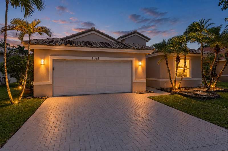 4 bedroom Single Family Residence at 1521 SW 186th Avenue, Encantada, Pembroke Pines — photo 2
