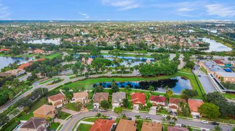 1521 SW 186th Avenue, Pembroke Pines FL - photo 6 of 61