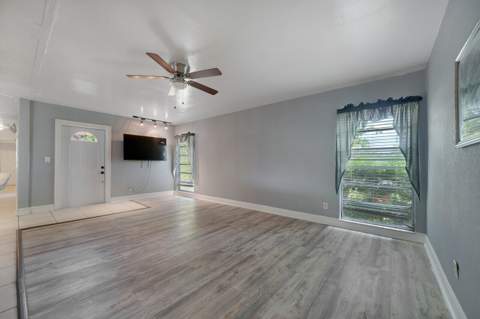 6311 NW 72nd Avenue, Tamarac FL - photo 8 of 37