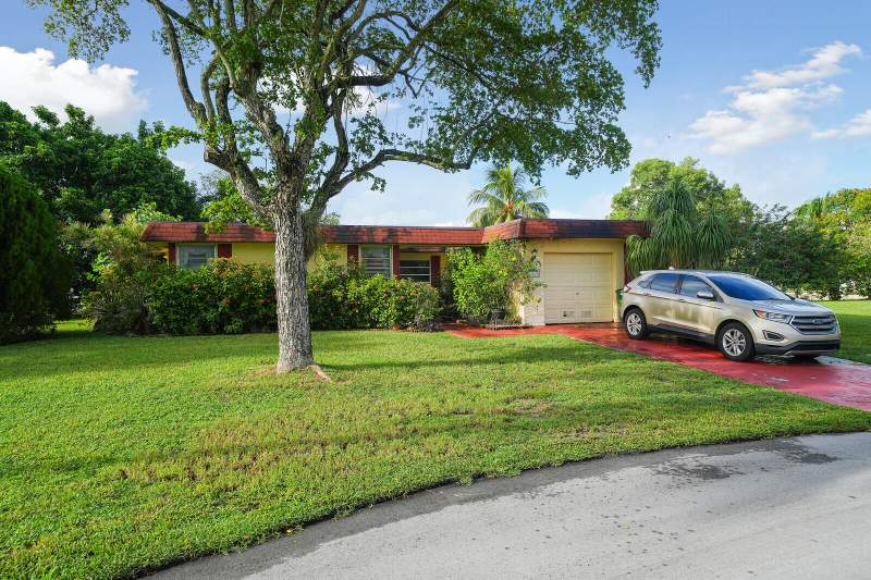 2 bedroom Single Family Residence at 6311 NW 72nd Avenue, Mainlands Of Tamarac Lakes, Tamarac — photo 3