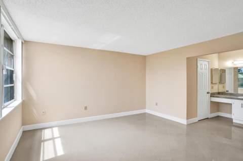 9480 Tangerine Place #402, Davie FL - photo 12 of 46