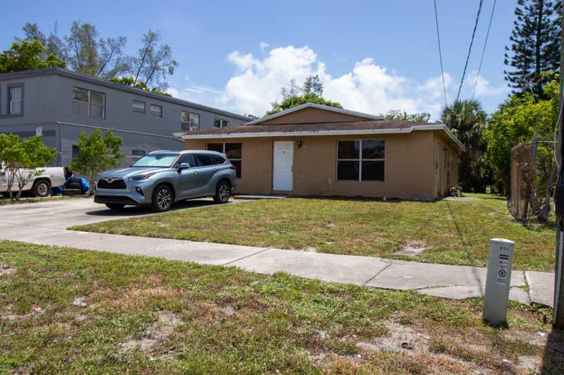 3 bedroom Single Family Residence at 230 SW 8th Street, Arlington Park, Deerfield Beach — photo 1
